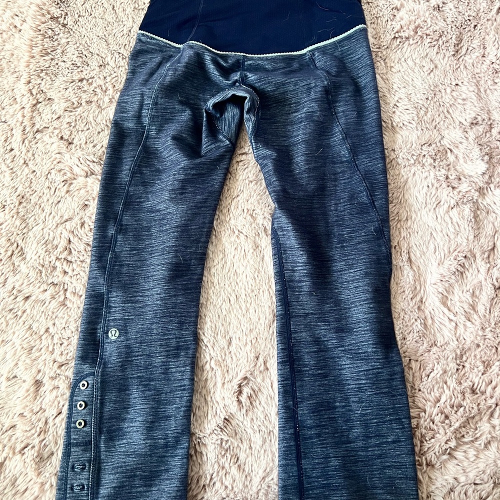 Lululemon Athletica Blue and Gray Leggings with Elastic Waistband